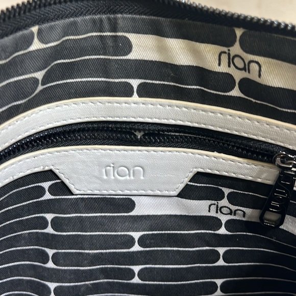 Rare Find RIAN Genuine Black Leather Croc Embossed with Tassel & Slip Handle - Picture 5 of 6